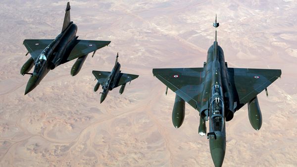 Francuskie Mirage przelatują nad Czadem przed nalotami na Mali