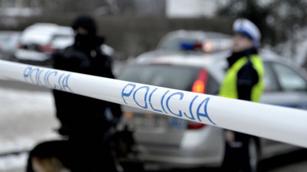 Policja w pobliżu bloku, w którym doszło do strzelaniny