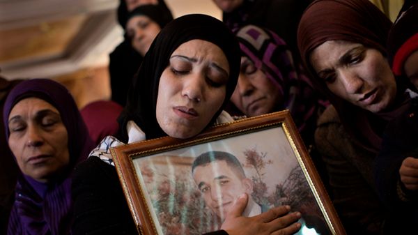 Kobiety opłakują śmierć Arafata Dżaradata