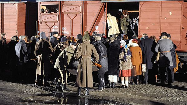 Tak wyglądało pakowanie ludzi podczas zsyłek na Sybir. Na zdjęciu: inscenizacja zorganizowana w Przemyślu w 70. rocznicę pierwszych wywózek Polaków na Sybir