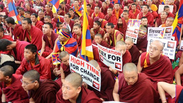 Protest tybetańskich uchodźców w Nowym Delhi (Indie)