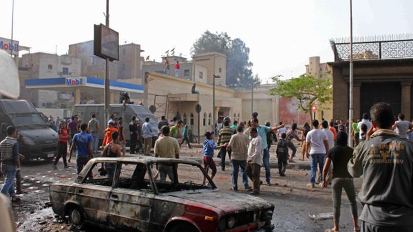 Starcia w Kairze przed koptyjską katedrą