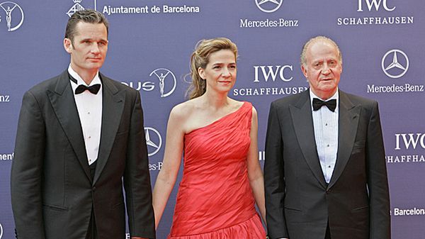 Od prawej: król Juan Carlos, jego córka Cristina i jej mąż Inaki Urdangarin.