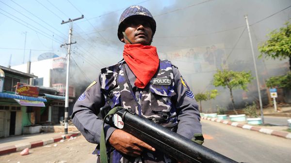 Birmański policjant