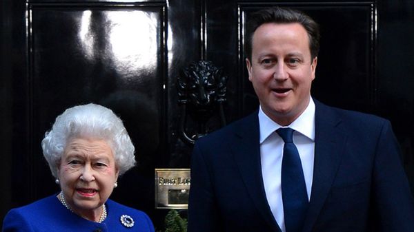 Królowa Elżbieta II i premier David Cameron