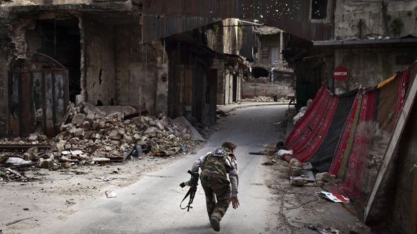 Syryjski rebeliant w Aleppo