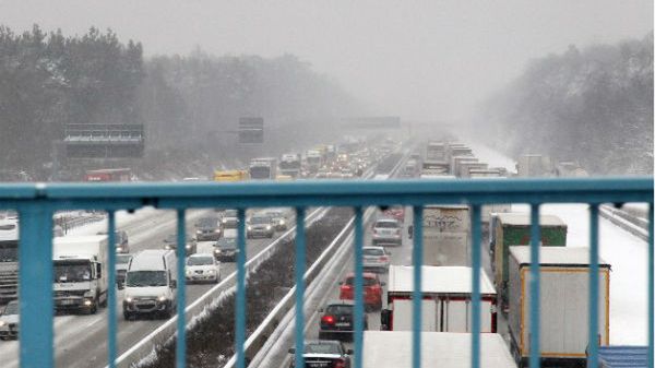 Na autostradach tworzą się wielokilometrowe korki