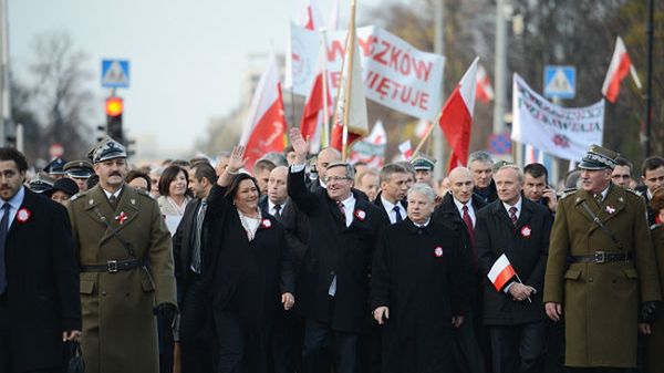 Prezydent Bronisław Komorowski na czele marszu "Razem dla Niepodległej"