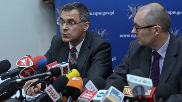 Szef Wojskowej Prokuratury Wojskowej w Warszawie prok. Ireneusz Szeląg (L) i rzecznik NPW płk Zbigniew Rzepa (P)