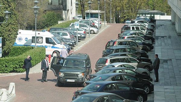 Parking przed budynkiem sejmu