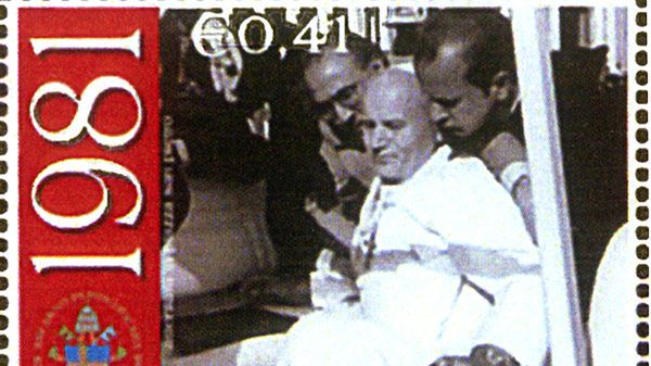 Znaczek Poczty Watykańskiej, ukazujący zamach na papieża Jana Pawła II