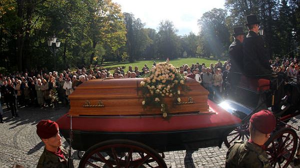 Kondukt żałobny. Uroczystości pogrzebowe księżnej Marii Krystyny Habsburg