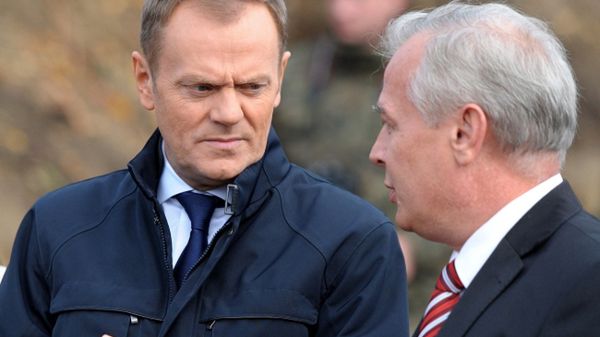Premier Donald Tusk i prezes Huty Stalowa Wola Krzysztof Trofiniak