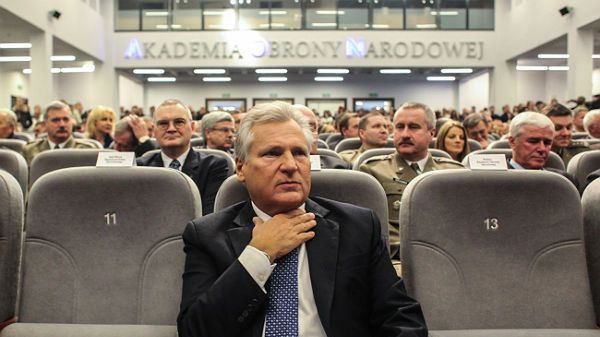 B. prezydent Aleksander Kwaśniewski