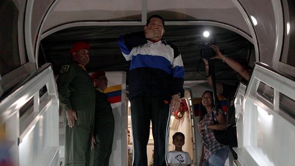 Hugo Chavez żegna się z Wenezuelą przed wylotem na Kubę