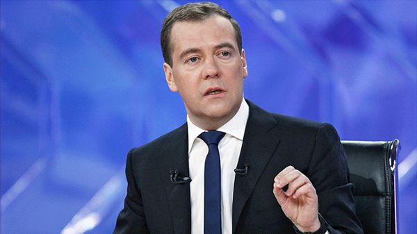 Premier Dimitrij Miedwiediew podczas wywiadu