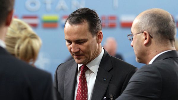 Radosław Sikorski na szczycie NATO w Brukseli