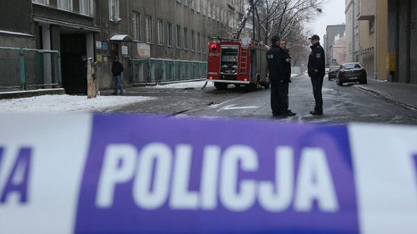 Policja i straż pożarna przy skrzyżowaniu ulic Gocławskiej i Grochowskiej w Warszawie