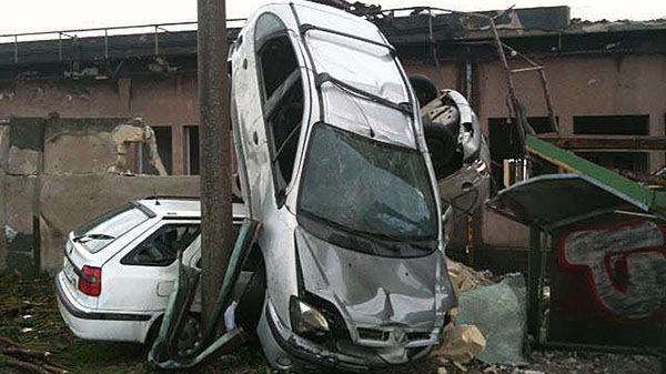 Zniszczenia po trąbie powietrznej, która przeszła nad Tarentem