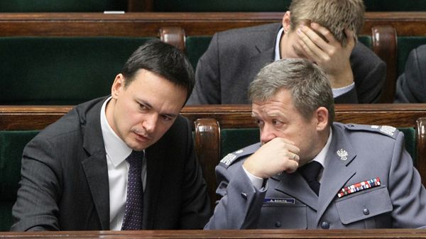 Minister spraw wewnętrznych Jacek Cichocki oraz zastępca Komendanta Głównego Policji Andrzej Rokita