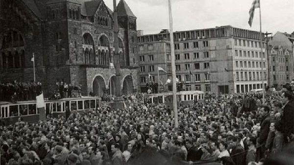 Tłumy na ulicach Poznania, czerwiec 1956 r.