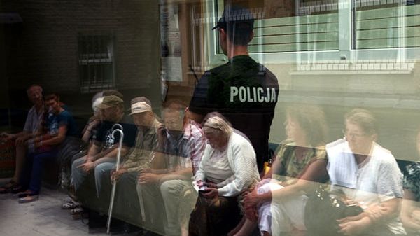 W całym kraju kilkadziesiąt placówek, w tym szpitale i siedziby prokuratur, otrzymały informację o podłożeniu ładunków wybuchowych