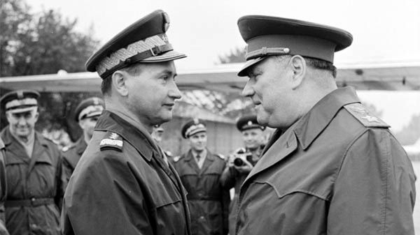gen. Wojciech Jaruzelski wita w Polsce Iwana Jakubowskiego, marszałka ZSRR, 11 listopada 1968 roku