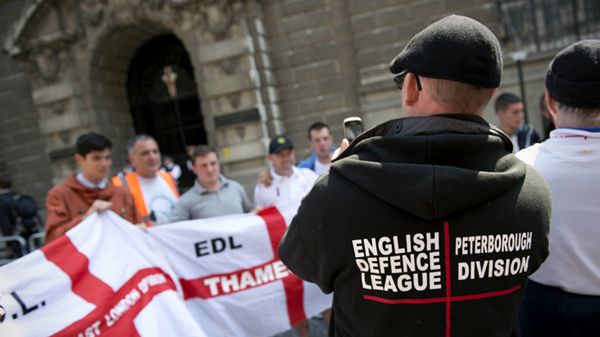 Wiec członków Angielskiej Ligii Obrony w Londynie