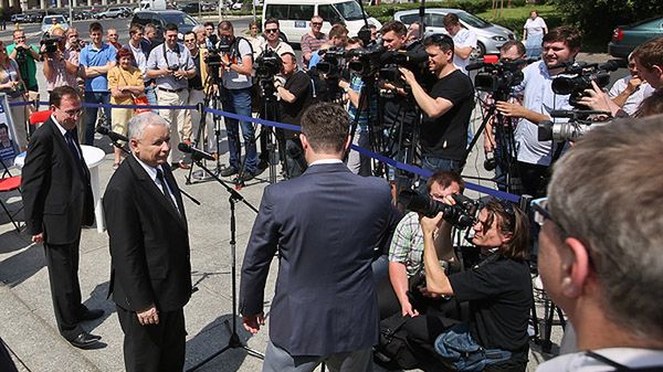 Prezes PiS Jarosław Kaczyński podczas konferencji ws. poparcia wniosku o referendum ws. odwołania prezydenta Warszawy Hanny Gronkiewicz-Waltz