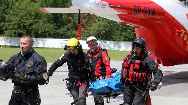 Ratownicy TOPR przetransportowali zwłoki turysty do Zakopanego