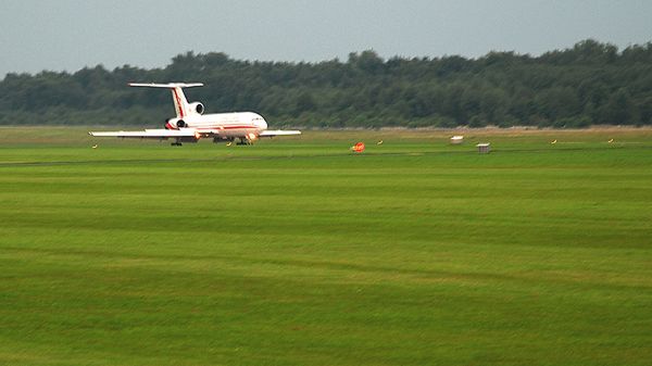 Polski Tu-154M o numerze bocznym 102. Bliźniaczy samolot, tylko o numerze 101, rozbił się w Smoleńsku