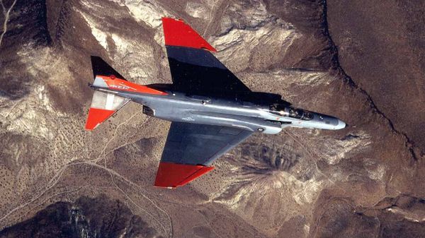 Dron QF-4