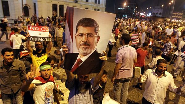 Zwolennicy obalonego prezydenta Mohammeda Mursiego podczas demonstracji