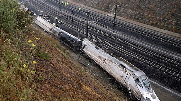 Do wypadku doszło kilka kilometrów przed miastem Santiago de Compostela.