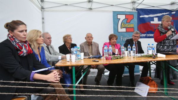 Debata o zdrowiu w miasteczku namiotowym przed sejmem