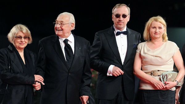 Andrzej Wajda z żoną Krystyną Zachwatowicz-Wajdą oraz ministrem Bogdanem Zdrojewski i Barbarą Mietelską na 70. festiwalu w Wenecji