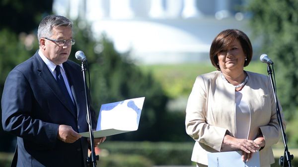 Para Prezydencka czyta utwór Aleksandra Fredry w warszawskim Ogrodzie Saskim