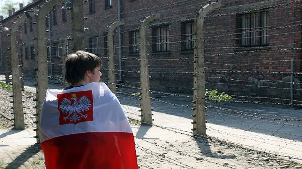 Młodzi Polacy mają odwiedzać ważne historycznie miejsca w Polsce