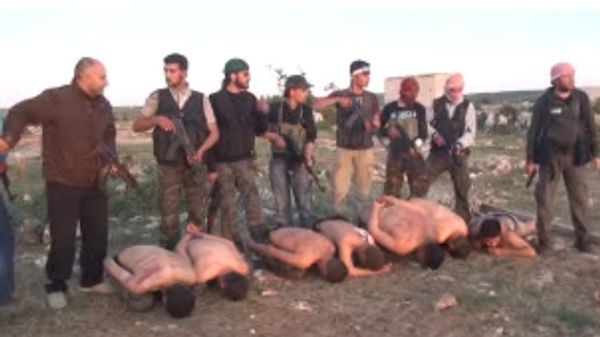Kadr z nagrania egzekucji, której dokonali syryjscy rebelianci, opublikowany w serwisie YouTube