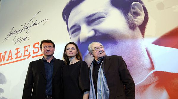 Reżyser Andrzej Wajda z odtwórcami głównych ról, Robertem Więckiewiczem i Agnieszką Grochowską