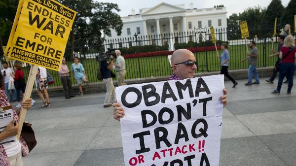 Protest przed Białym Domem przeciw interwencji w Syrii