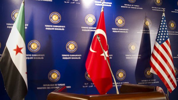 Flaga syryjska, turecka i amerykańska