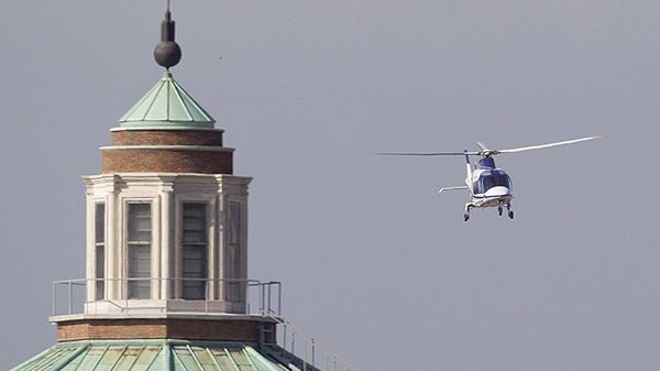 Helikopter z emerytowanym papieżem Benedyktem XVI na pokładzie