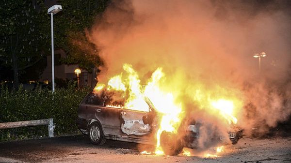 Podpalony samochód w Sztokholmie