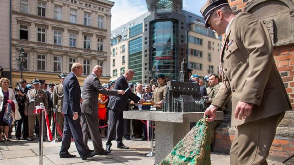 Odsłonięcie  Krasnala-Weterana we Wrocławiu
