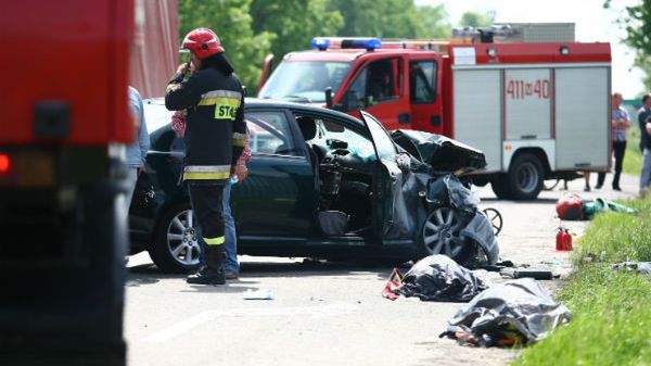Zdjęcie z wypadku k. Glinojecka; zginęło pięć osób