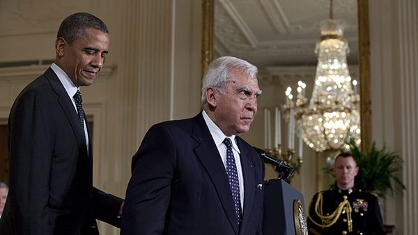 Adam Daniel Rotfeld odbiera Medal Wolności