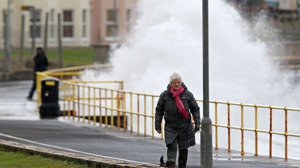 Mieszkańcy Wielkiej Brytanii odczuwają skutki bardzo silnego wiatru
