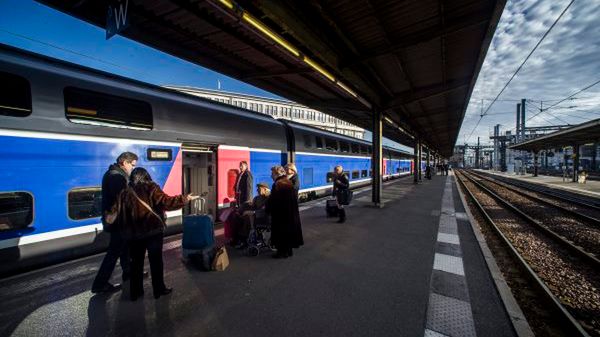 Superszybki pociąg pokonuje trasę Barcelona-Paryż w 6 godzin i 25 minut