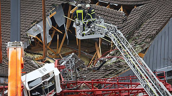 Dźwig przewrócił się na supermarket w Bad Homburg pod Frankfurtem